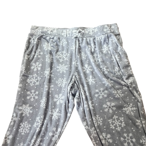 Nautica Women's Gray Snowflake Pajama Set - Picture 4 of 8